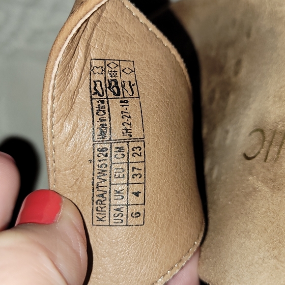 Vionic Kirra sandals tan with gold hardware sz 6 - Picture 6 of 8